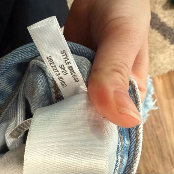 Madewell Relaxed Denim Shorts in Cedarcroft Wash - Picture 8 of 10